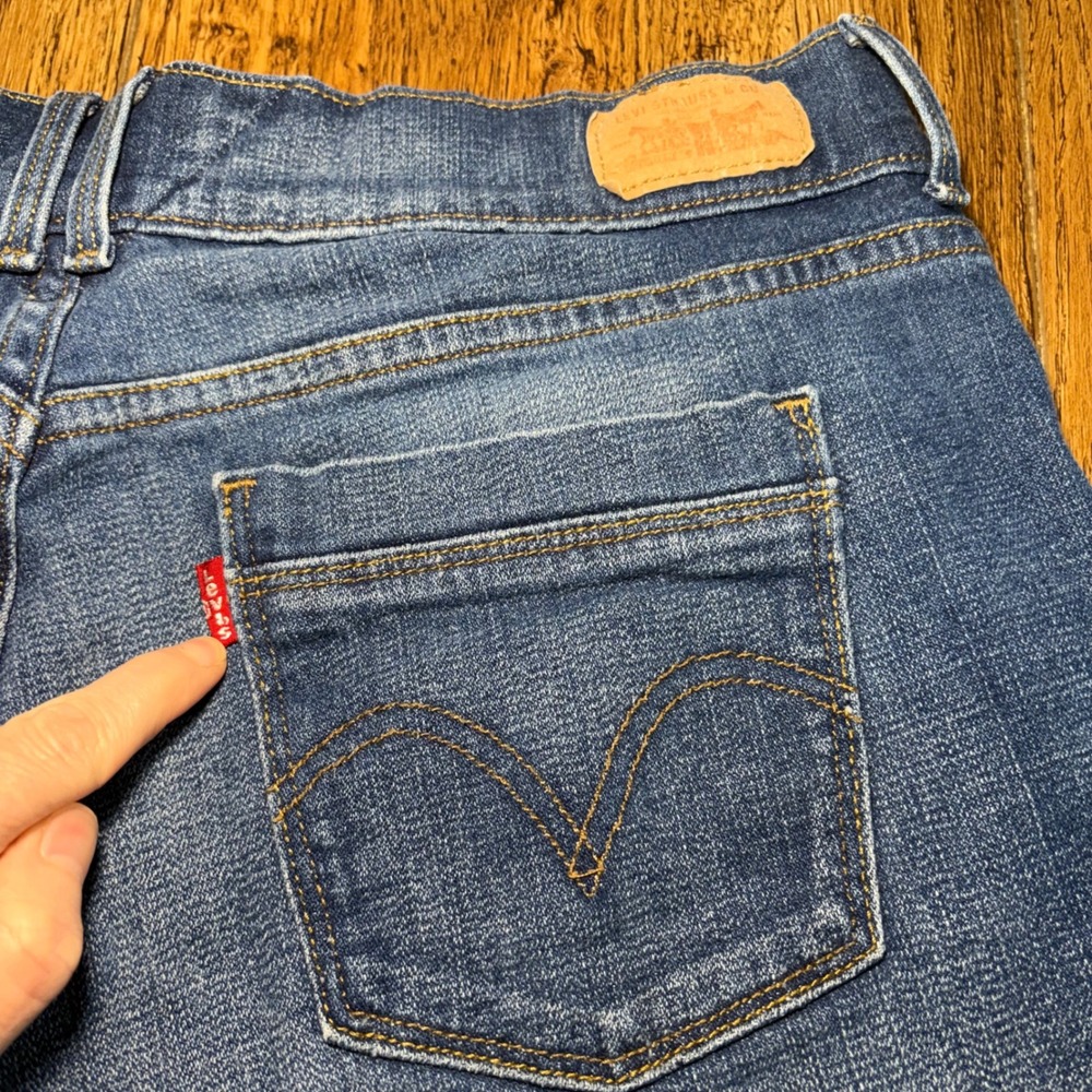 Y2K Levis Womens Denim Jean Shorts Stretch Double Button Size 10 Batwing Western - Picture 5 of 9